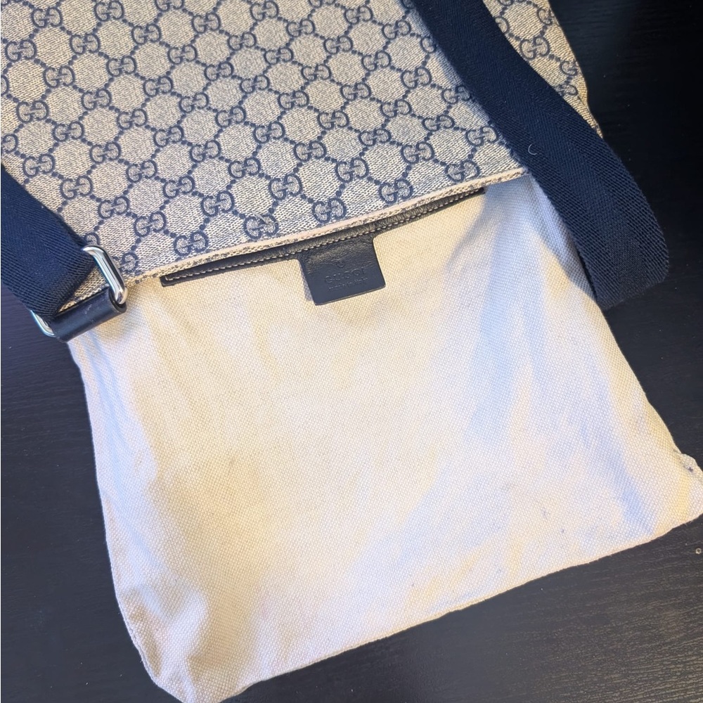 Gucci GG Supreme Crossbody Bag - Picture 7 of 7
